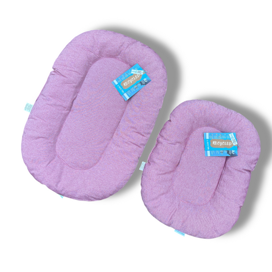 Zwei lavendelfarbene Baby-Nest-Kissen im Tierkissen Rosa-Grau Hundebett