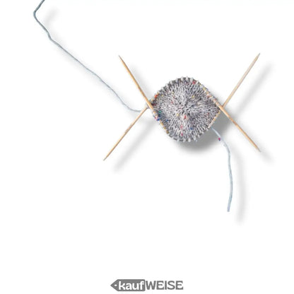 Knitted square with wooden needles and yarn from Addi 560-2 CraSyTrio BAMBOO