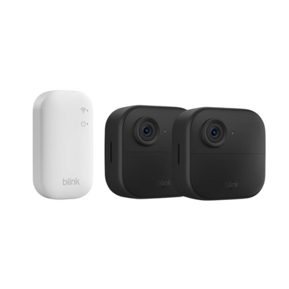 Weiße Syncmodul und zwei schwarze Überwachungskameras für Blink Outdoor Set