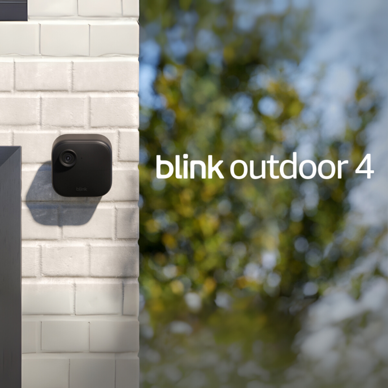 Dunkelgraue Outdoor Sicherheitskamera im Blink Outdoor 4 Überwachungskamera Set