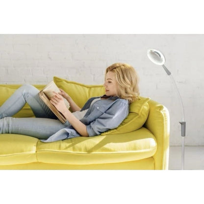 Moderne Stehlampe mit Lupenfunktion und 13 cm Durchmesser für bessere Sicht