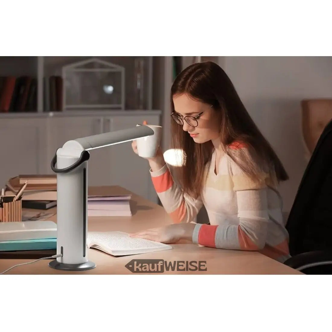 Verstellbare LED-Schreibtischlampe Daylight Twist 2 in Weiß/Grau mit CRI 95