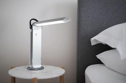 Moderne verstellbare Schreibtischlampe Daylight Twist 2 in Weiß/Grau mit CRI 95