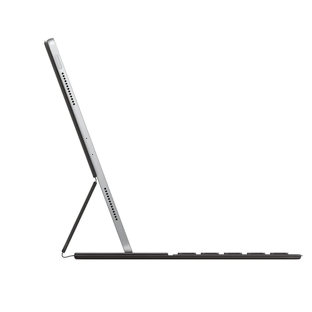 Silbernes Tablet mit schwarzem abnehmbaren Keyboard-Folio für iPad Pro 11 und Air