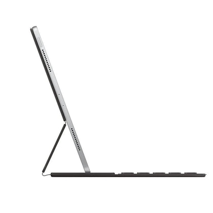 Silbernes Tablet mit schwarzem abnehmbaren Keyboard-Folio für iPad Pro 11 und Air