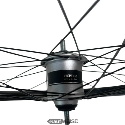 Silberner Sturmey Archer HDS12 Nabendynamo im 26’’ Vorderrad